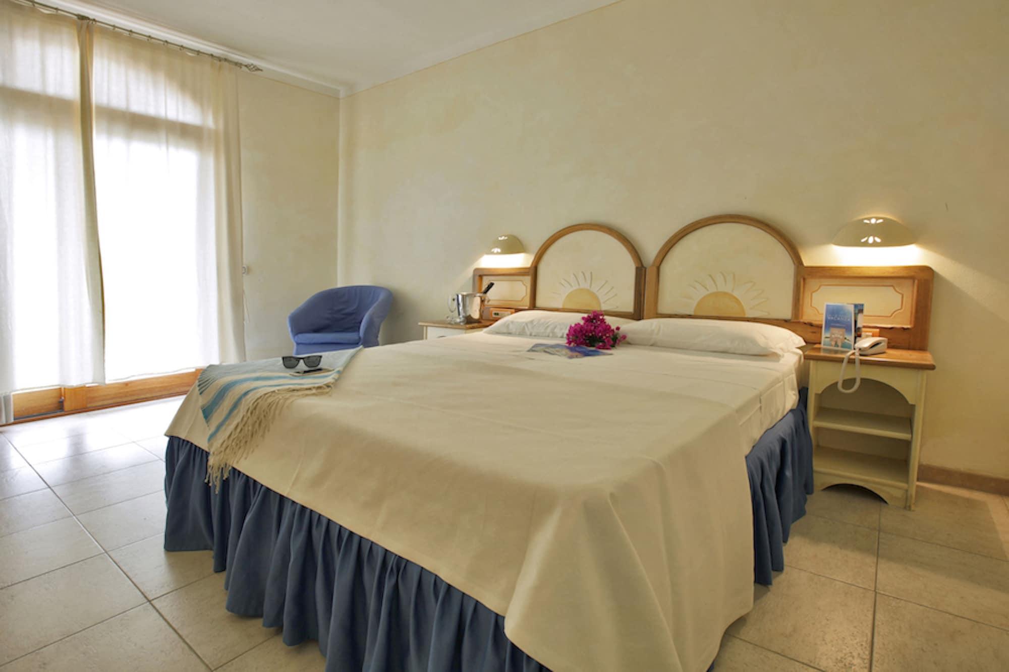 Club Esse Beach Hotel 4*